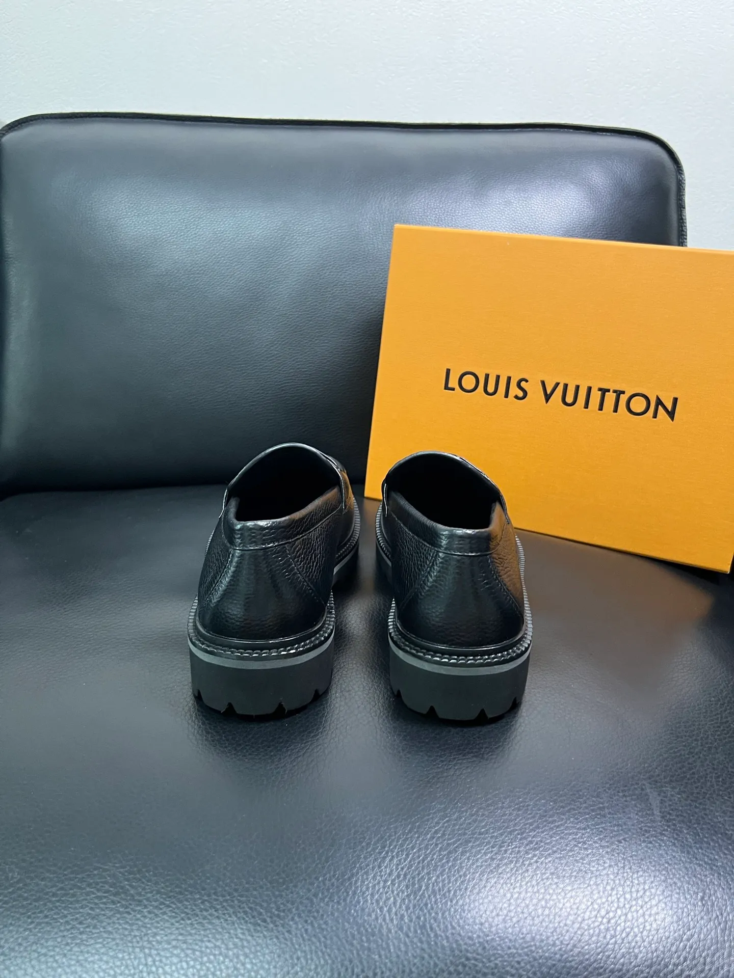 Men's shoes 💰780 Lv top purchasing Louis Vuitton leather shoes counter synchronization, uppers imported from Italy, imported water-dyed cowhide lining, soles: original soles specially provided by the original factory, original factory follow-up goods, high quality, welcome to compare, code number 38-44 (customized 45) 85842